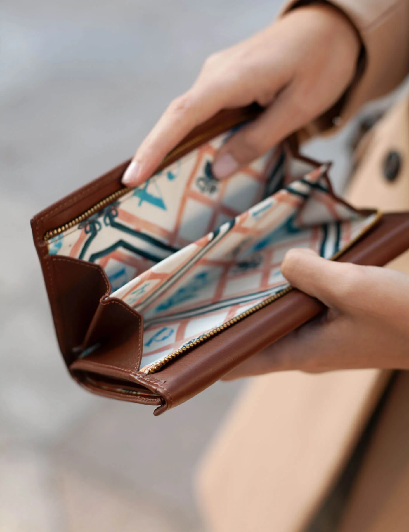 Cartera Rivoli Chocolate - Image 4